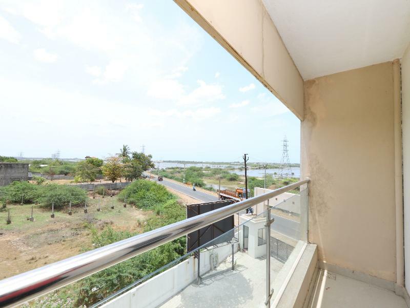 Oyo Flagship 14716 Omr Kelambakkam Hotel Madras Buitenkant foto