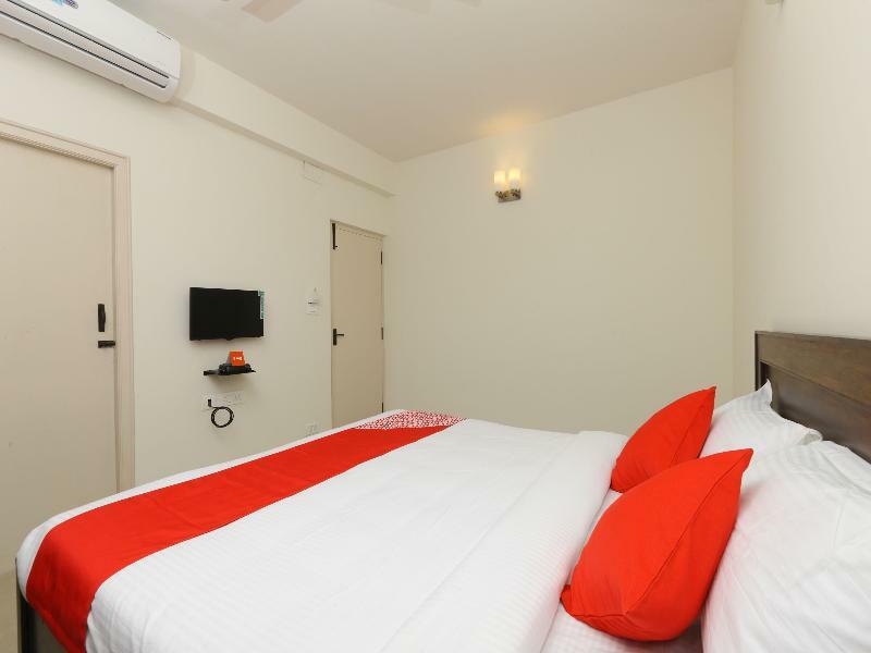 Oyo Flagship 14716 Omr Kelambakkam Hotel Madras Buitenkant foto